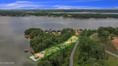 204 W Point Dr, Dandridge, TN 37725