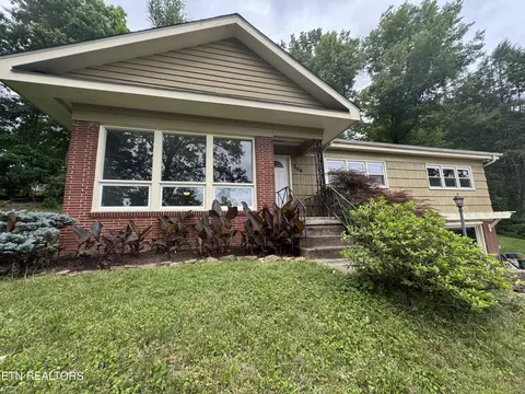 204 Michigan Ave, Oak Ridge, TN 37830
