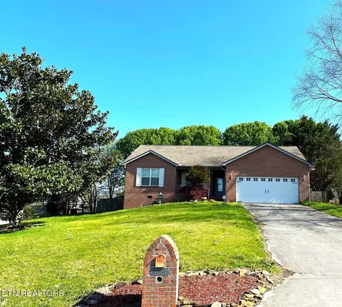 1745 Meadow Ridge Cir, Sevierville, TN 37862