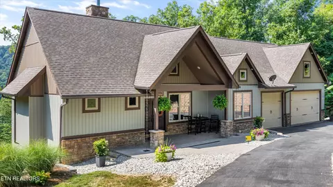 635 Norris Shores Dr, Sharps Chapel, TN 37866