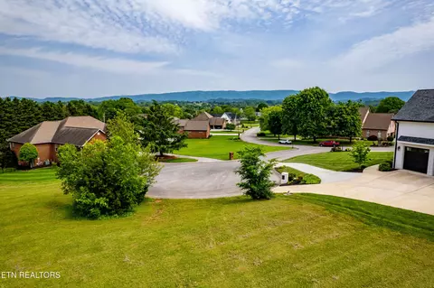 1144 Heathmoore Ct, Maryville, TN 37803