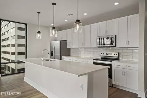 327 W Summit Hill Dr #314, Knoxville, TN 37902