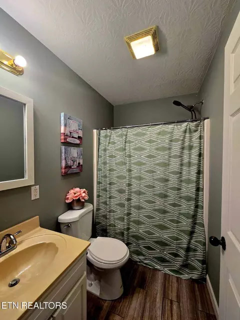 Bath - 634 Robs Rd, Grimsley, TN 38565 photo 2 of 2