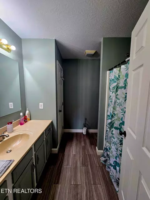 Bath - 634 Robs Rd, Grimsley, TN 38565 photo 1 of 2