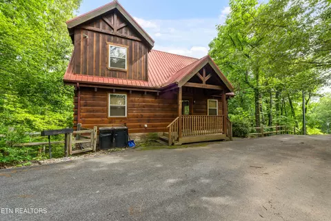 459 Ownby Cir, Gatlinburg, TN 37738