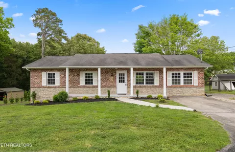 448 Linder Ln, Lenoir City, TN 37772