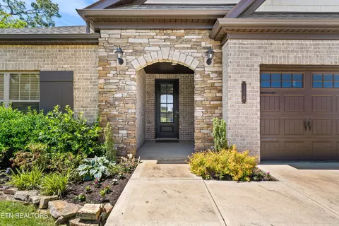 110 Aspen Dr, Lenoir City, TN 37771