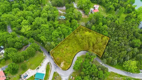 366 Shawnee Dr, Jacksboro, TN 37757