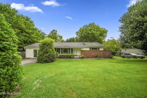 5620 Central Avenue Pike, Knoxville, TN 37912