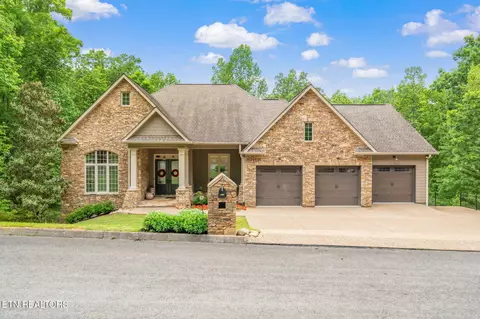 111 Winchester Cir, Oak Ridge, TN 37830