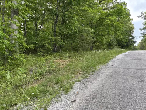 6025 Pocahontas Ln, Crossville, TN 38572