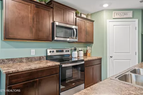 9502 Joy Denise Ln, Heiskell, TN 37754 photo 13
