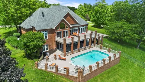 145 Brave Dr, Oneida, TN 37841