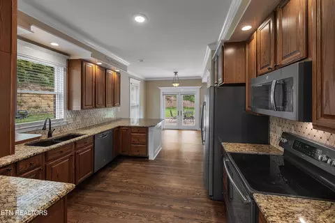 Kitchen - 4914 Circle Rd, Corryton, TN 37721 photo 2 of 3