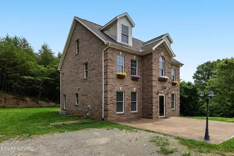 Exterior - 4914 Circle Rd, Corryton, TN 37721 photo 2 of 5