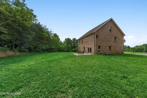 Exterior - 4914 Circle Rd, Corryton, TN 37721 photo 4 of 5