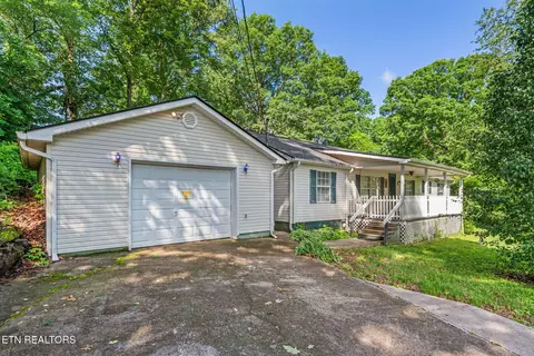 348 Beechwood Ln, Clinton, TN 37716