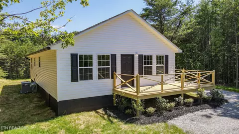 128 Jd Farm Rd, Tellico Plains, TN 37385