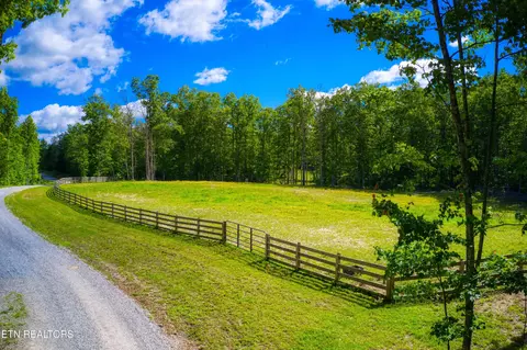 1185 Spruce Creek Dr, Jamestown, TN 38556