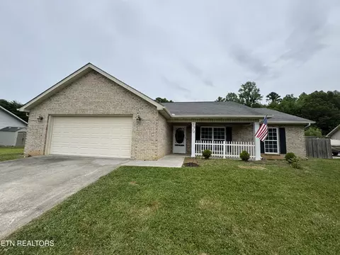 2934 Country Meadows Ln, Maryville, TN 37803