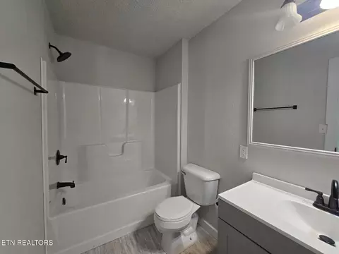 Bath - 678 Skyline Dr, Oneida, TN 37841 photo 2 of 5