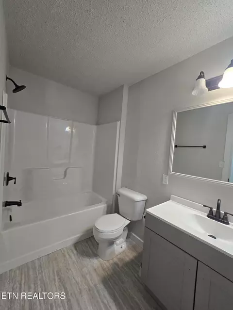 Bath - 678 Skyline Dr, Oneida, TN 37841 photo 1 of 5