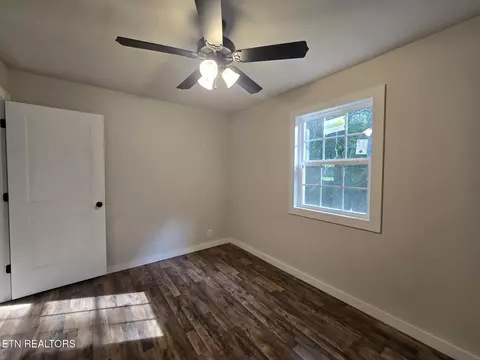 Bedroom - 678 Skyline Dr, Oneida, TN 37841 photo 5 of 7