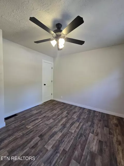 Bedroom - 678 Skyline Dr, Oneida, TN 37841 photo 3 of 7