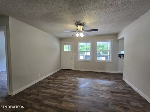 Living - 678 Skyline Dr, Oneida, TN 37841 photo 4 of 6