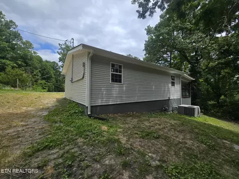 Exterior - 678 Skyline Dr, Oneida, TN 37841 photo 10 of 13