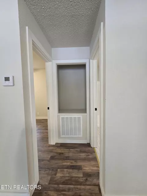 Entry Way - 678 Skyline Dr, Oneida, TN 37841 photo 2 of 2