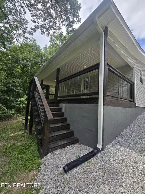 Exterior - 678 Skyline Dr, Oneida, TN 37841 photo 6 of 13