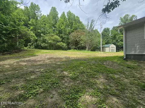 Exterior - 678 Skyline Dr, Oneida, TN 37841 photo 8 of 13