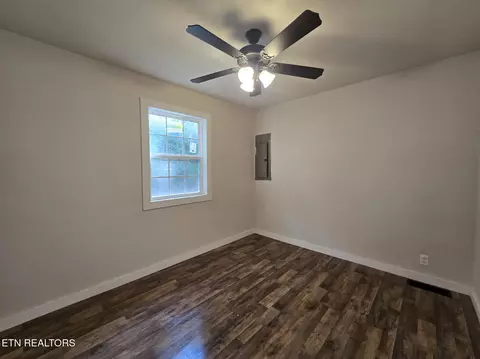 Bedroom - 678 Skyline Dr, Oneida, TN 37841 photo 4 of 7