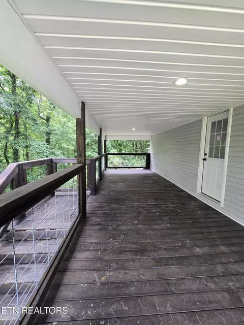 Exterior - 678 Skyline Dr, Oneida, TN 37841 photo 4 of 13