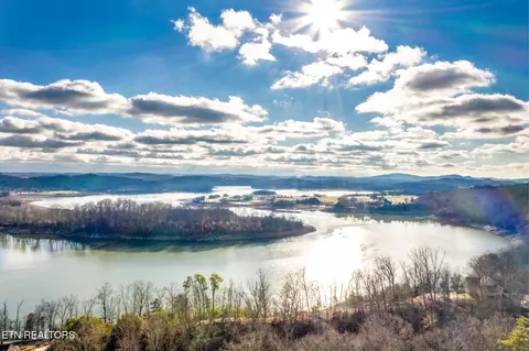 607 Lakeview Dr, Mooresburg, TN 37811