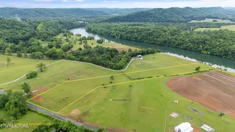 379 Blackburn Ln, Lenoir City, TN 37771