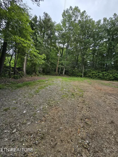 689 Ivey Hollow Rd, La Follette, TN 37766