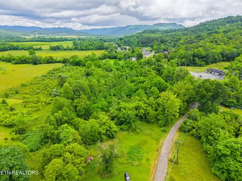 Creekmore Lane, Jellico, TN 37762