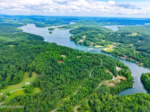 E Dogwood Tr, La Follette, TN 37766