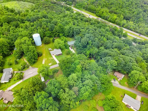 Posey Lane, Jacksboro, TN 37757