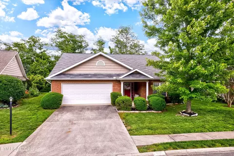 500 Eaton Vlg, Lenoir City, TN 37771