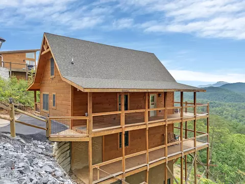 1027 Leslie Way, Sevierville, TN 37876