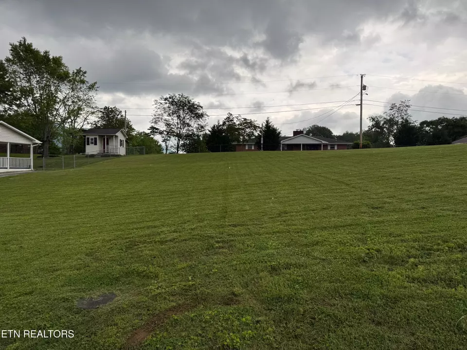  212 Woodvine St, Jacksboro, TN 37757 photo 5