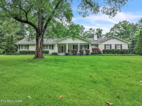 615 S Charles G Seivers Blvd, Clinton, TN 37716