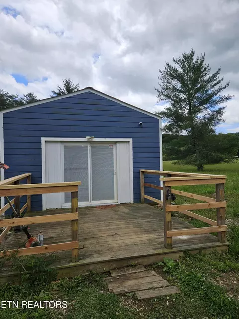 200 Caney Bend Dr, Doyle, TN 38559
