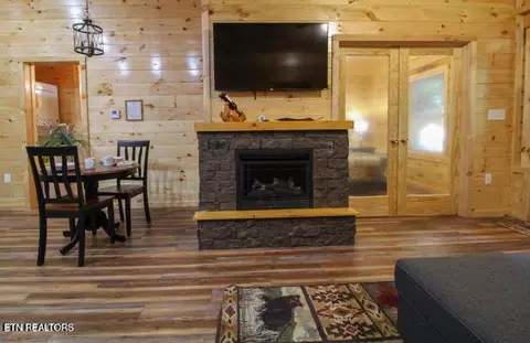 1695 Misty Hollow Way, Gatlinburg, TN 37738