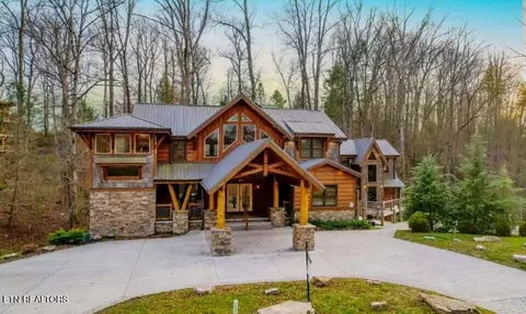 2716 Dayne Dr, Sevierville, TN 37876