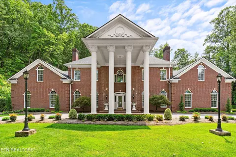 114 Dansworth Ln, Oak Ridge, TN 37830