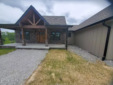 868 Elb Private Dr, Huntsville, TN 37756